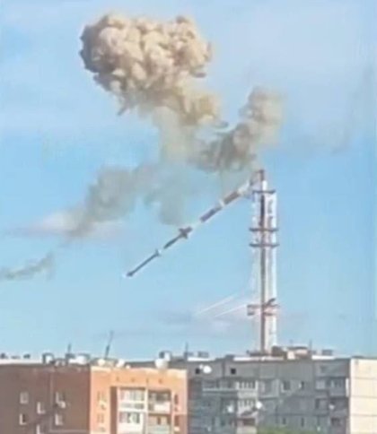У Харкові внаслідок влучання обвалився шпиль телевежі